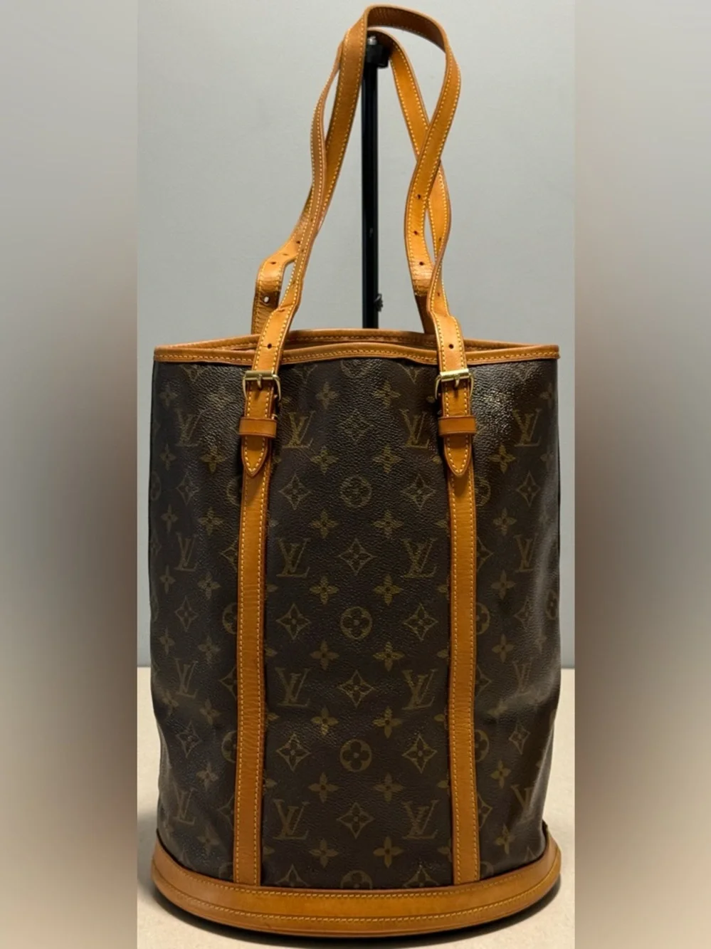 Louis Vuitton Bucket GM Monogram Shoulder Bag - Picture 2 of 16